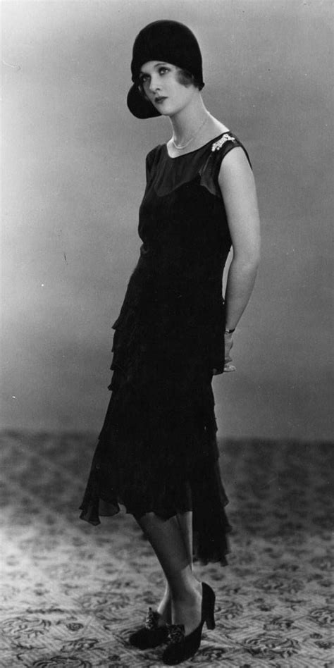 vestidito negro chanel|Little black dress, el vestido que lo cambió todo en la moda .